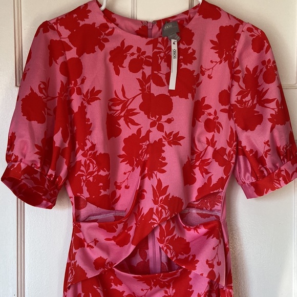 ASOS DESIGN puff sleeve wrap front midi dress with cutout in floral print - Picture 2 of 7